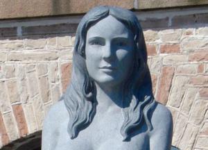 "Потворна і порнографічна": статую русалки в Данії вирішили демонтувати через її апетитні форми (фото)