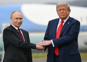 США втратили роль нейтрального посередника у війні: чому Вашингтон знімає санкції з РФ