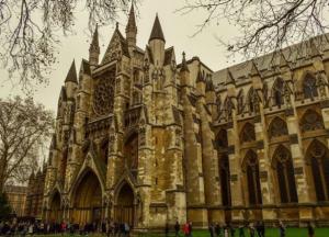 Археологи обнаружили загадочный саркофаг во время раскопок в Лондоне