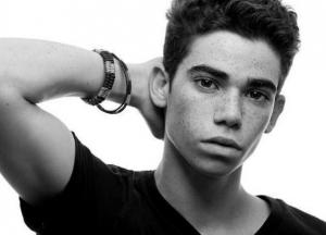 Стала известна причина внезапной смерти 20-летнего актера Disney 