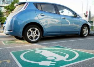 Кабмин поддержал предоставление определения электрокарам на законодательном уровне