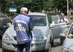 В Днепре мужчина собирал деньги с водителей, выдавая себя за «парковщика» 