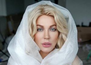 Травести-дива Монро снялась в ванне с молоком (фото)