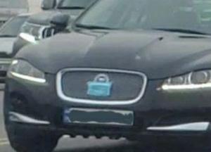 Киевлянин решил обезопасить от коронавируса свой автомобиль и рассмешил Сеть (фото)