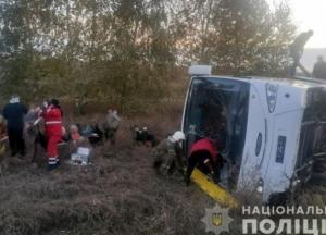 На Полтавщине перевернулся пассажирский автобус, 11 пострадавших (фото)