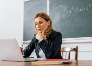 В Украине пытались украсть 300 млн гривен на закупке ноутбуков для учителей