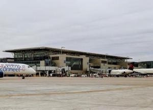 В США самолет насмерть сбил человека в аэропорту