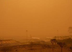 На Канарских островах произошла песчаная буря, которую видно из космоса (фото)