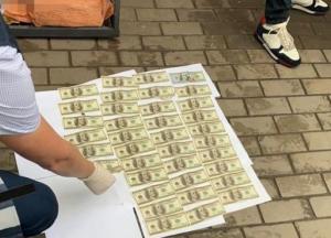 В Никополе задержали полицейского на крупной взятке (фото)