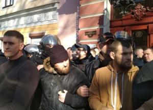 Активисты блокируют отель в центре Одессы (видео)