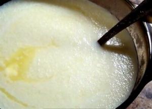 Медики рассказали, чем опасна манная каша