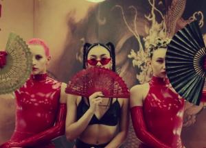 Вместо голых тел - фрукты, а BANG! заменили на "мяу": Maruv выпустила новый клип (видео)