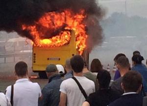 В Киеве адский огонь охватил маршрутку прямо на ходу (видео) 