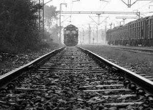 У Росії пролунав вибух на залізничних коліях: є жертви, низка поїздів затримується