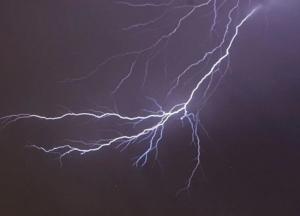 В Африке молния попала в дом и убила десять детей