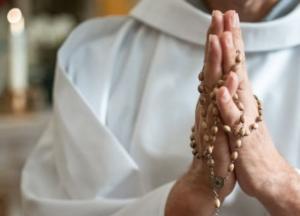 В Греции священник облил кислотой митрополитов во время церковного суда