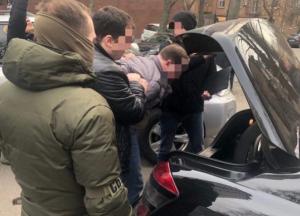 В Киеве задержали директора госпредприятия за взятку в полмиллиона гривен (фото)
