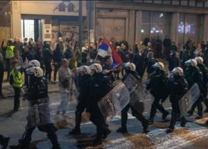 Протести в Сербії: проти демонстрантів застосували "звукові гармати" (відео)