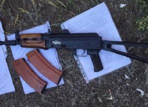 Мужчина обстрелял улицу из автомата из-за семейного скандала (видео)