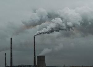 Объем выбросов в атмосферу Украину снизился