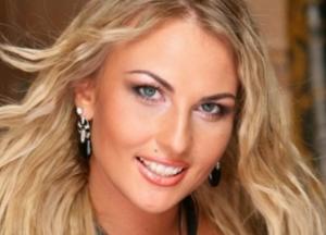 Камалия восхитила поклонников фигурой в купальнике (фото)