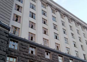 Це вже вдруге: будівлю уряду України пошкоджено під час нічної атаки РФ (фото)