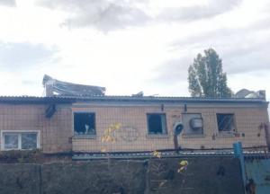 У Чернігові уламки російської ракети впали на склади: постраждалі в реанімації у важкому стані (фото)