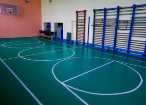 В Тернополе пьяная учительница физкультуры била школьника головой об стену