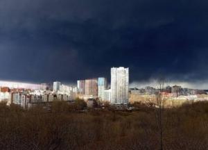 «Нафтовий дощ» у Пермі: після атаки дронів на станцію «Транснафти» горять стратегічні резервуари