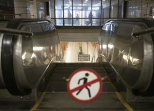 У Києві на ремонт закриють ще дві станції станції метро: з’явилось відео проблеми 