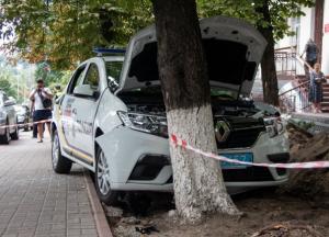 В Киеве Renault врезался в дерево: погиб сотрудник госохраны (фото)
