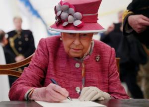 Барон Сибирский: Елизавета II пожаловала титул сыну российского бизнесмена