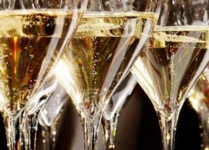 Цена на игристое вино в Украине повысилась