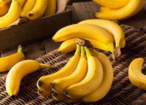 Врачи рассказали, кому нельзя есть бананы