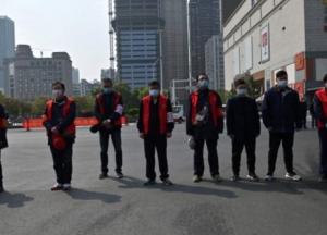 В Китае почтили память погибших от коронавируса (фото)