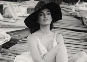 Даша Астафьева снялась в мокрой майке без бюстгальтера (фото)