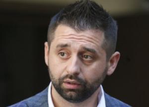 Глава фракции "Слуга народа" сомневается, кто первым открыл огонь под Золотым (видео)