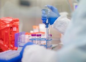 В Украине уже 32476 больных СOVID-19, из них 5600 медиков