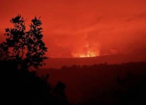На Гавайях началось извержение вулкана Килауэа, объявлен красный уровень угрозы