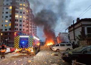 Пекло на Київщині: влучило у 9-поверхівку, ТЦ, шинний завод Rosava, хлібзавод (відео)