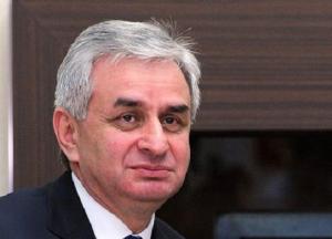 В Абхазии проголосовали за отставку "президента"