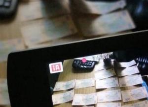 На Киевщине на взятке разоблачили землеустроителя, который является кандидатом в депутаты на местных выборах