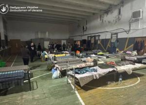 На 40–60 людей — лише 3 кружки та 8 металевих тарілок: фото з Ужгородського ТЦК шокували мережу