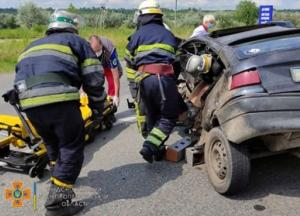 На трассе Днепр-Харьков произошло ДТП, есть пострадавшие (фото)