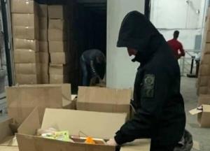В Украину пытались ввезти крупную партию контрабандной одежды (фото)