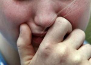 На Николаевщине мужчина изнасиловал несовершеннолетнюю девушку, затянув в кусты