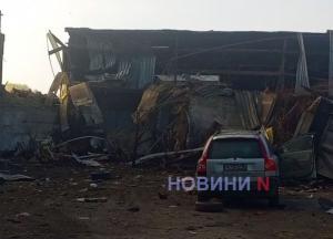 У Миколаєві атаковано супермаркет, СТО, авто та будинки: фото та відео наслідків