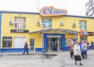 В Киеве загорелась крыша супермаркета «Сильпо» (фото)