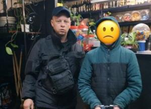 На Днепропетровщине парень хотел ограбить магазин, но не смог выйти и ночью съел продукты (фото)