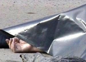 На территории дачного кооператива в Запорожье обнаружили труп мужчины